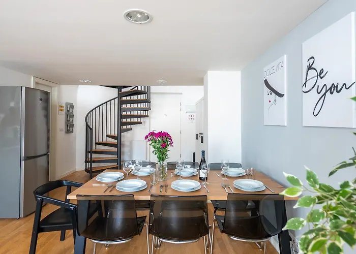 Duplex With Ac In Center *