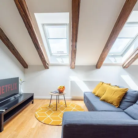Duplex With Ac In Center Praag