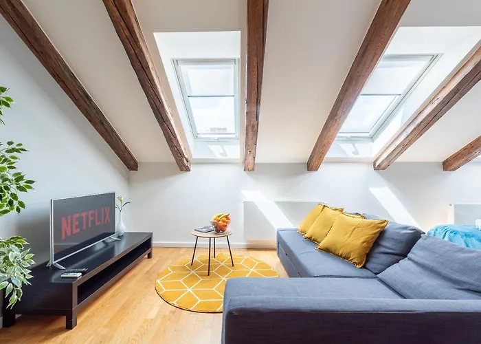 Duplex With Ac In Center Prag