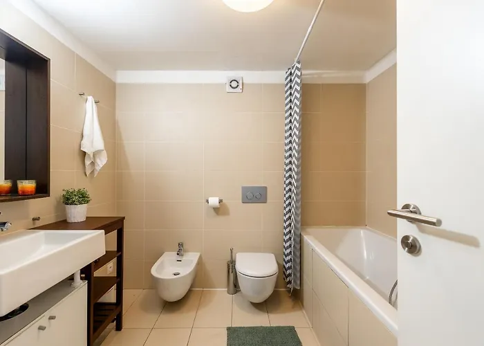 Duplex With Ac In Center Praag