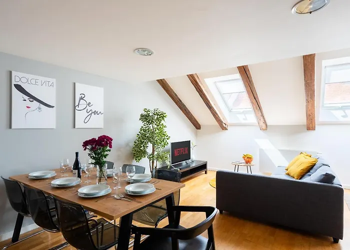 Duplex With Ac In Center *
